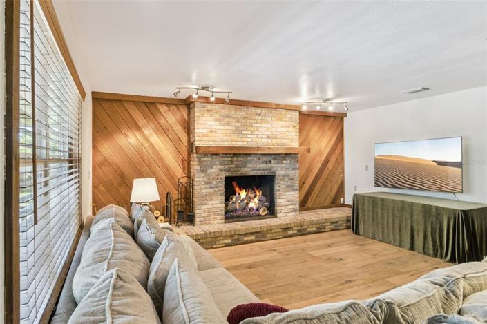 Image No.10-3 Bed House for sale