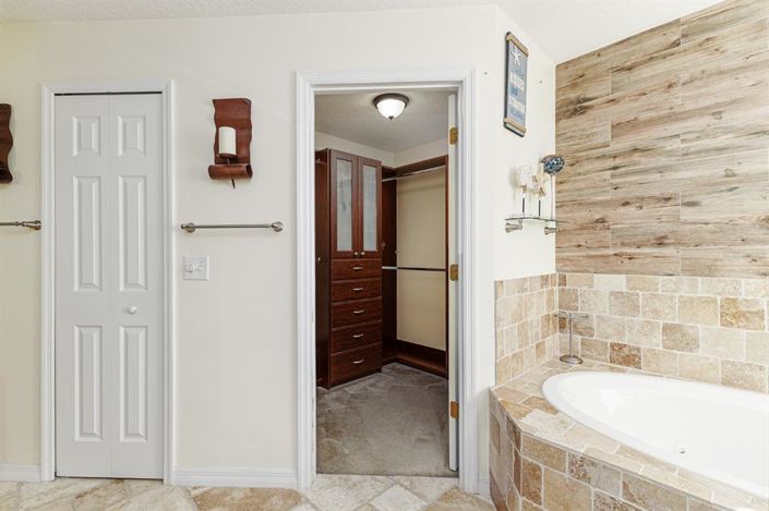 Image No.17-3 Bed House for sale