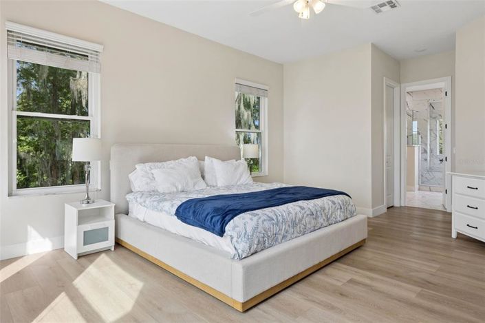 Image No.33-5 Bed House for sale
