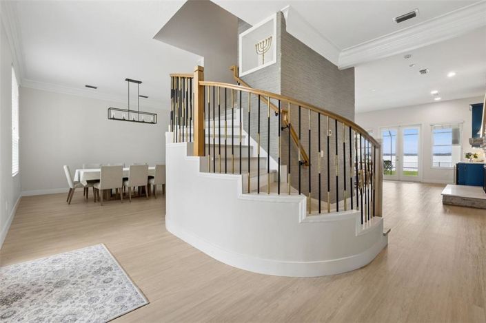 Image No.8-5 Bed House for sale