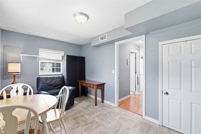 Image No.8-2 Bed House for sale