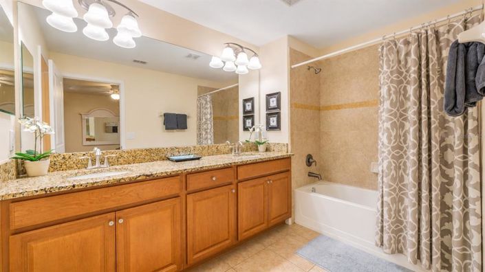 Image No.5-5 Bed Townhouse for sale