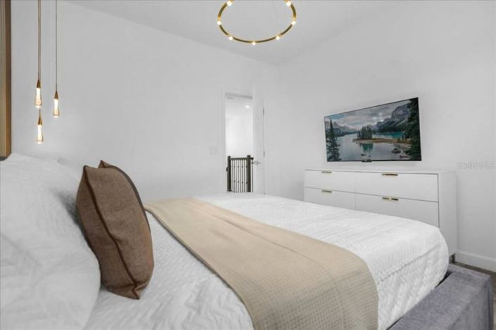 Image No.16-6 Bed House for sale
