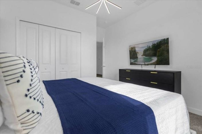 Image No.18-6 Bed House for sale