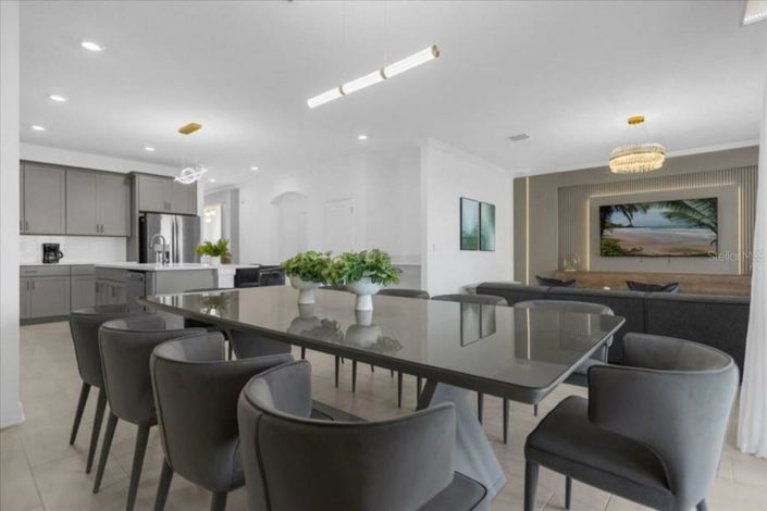 Image No.8-6 Bed House for sale