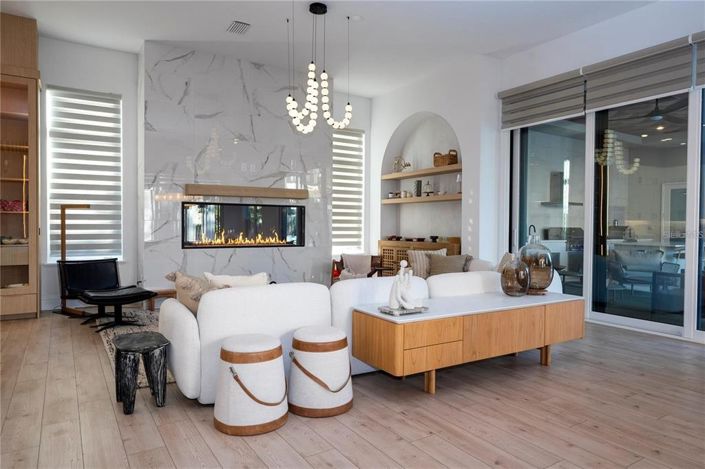 Image No.19-6 Bed House for sale