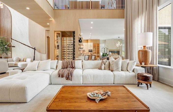 Image No.8-6 Bed House for sale