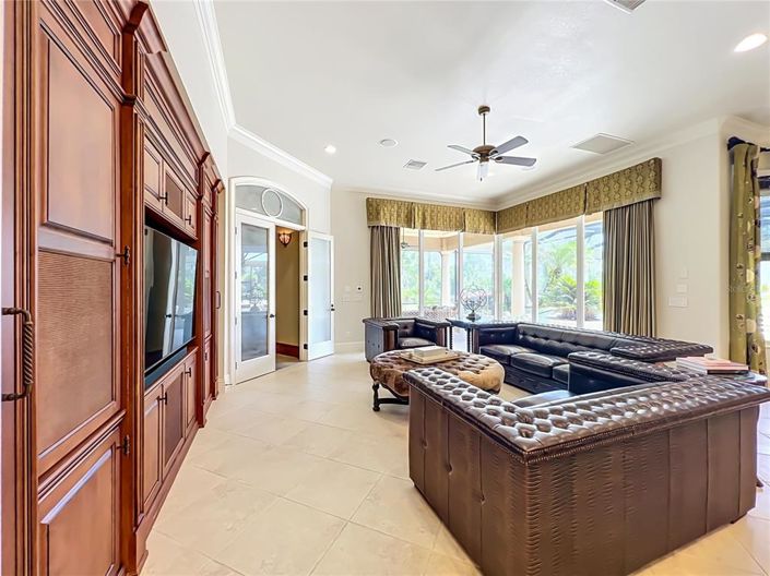 Image No.25-5 Bed House for sale