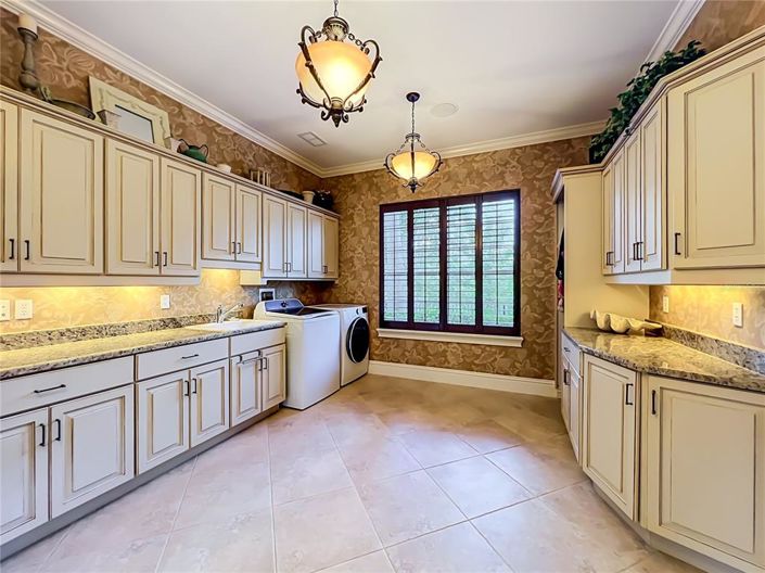 Image No.60-5 Bed House for sale