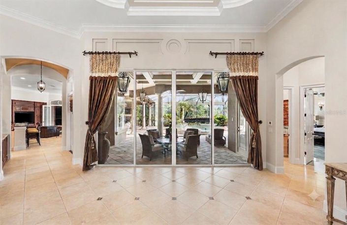 Image No.8-5 Bed House for sale