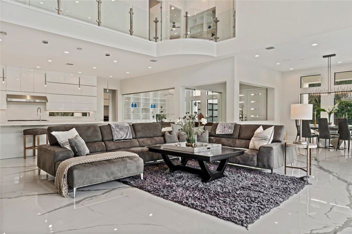 Image No.10-6 Bed House for sale