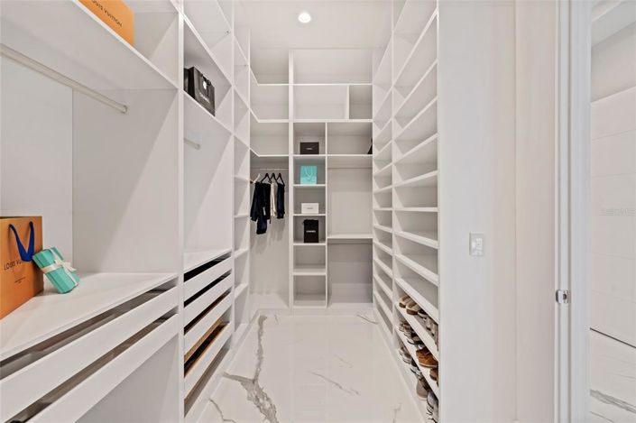 Image No.15-6 Bed House for sale