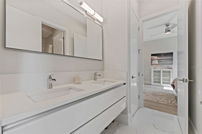 Image No.24-6 Bed House for sale