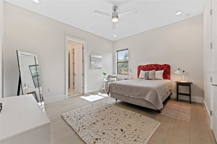 Image No.25-6 Bed House for sale