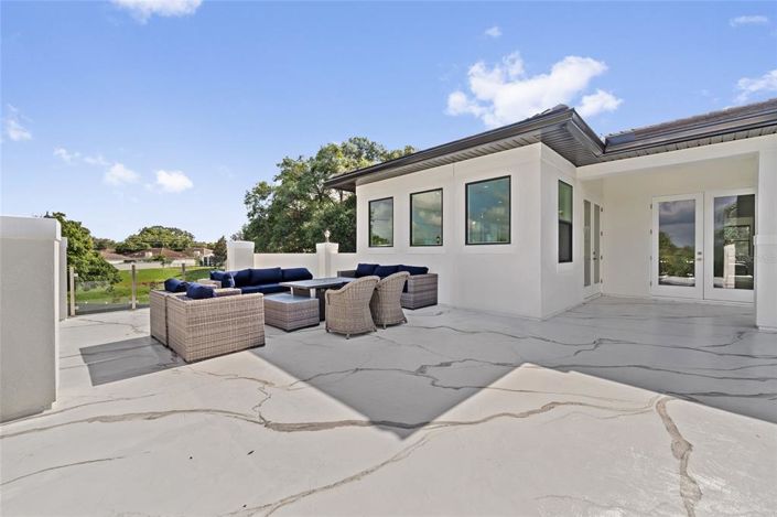 Image No.32-6 Bed House for sale