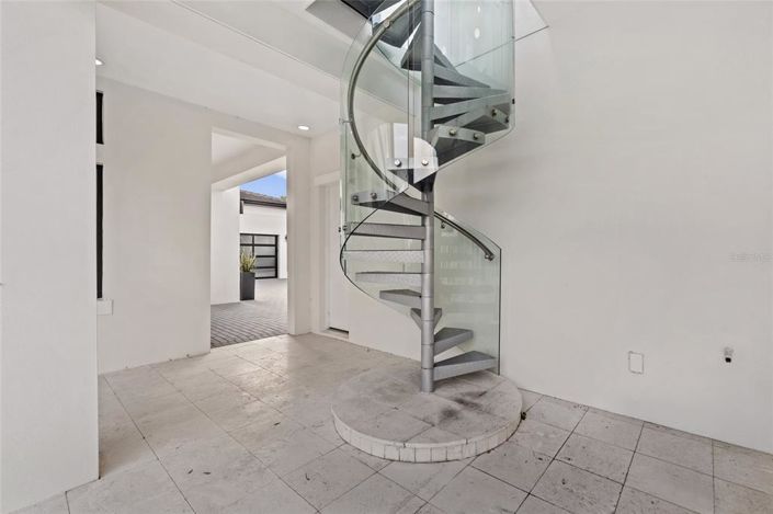 Image No.33-6 Bed House for sale