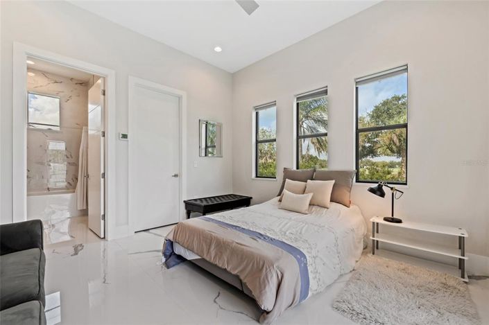 Image No.34-6 Bed House for sale