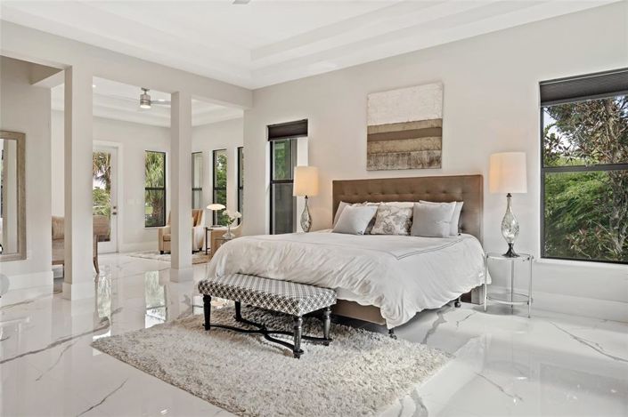 Image No.6-6 Bed House for sale