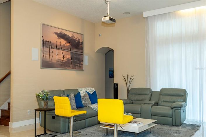 Image No.10-5 Bed House for sale