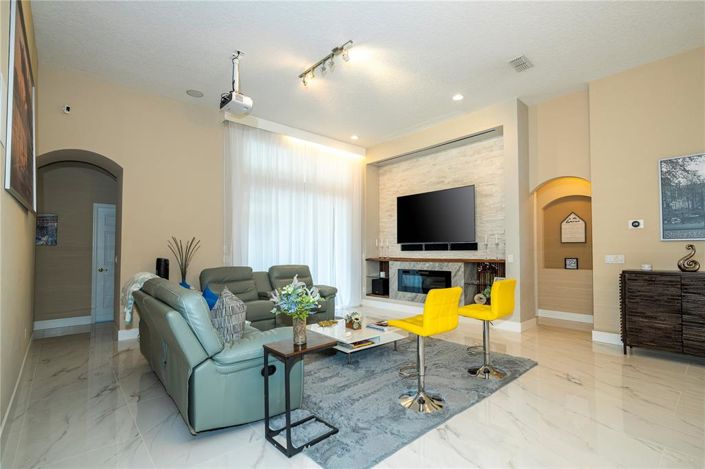 Image No.11-5 Bed House for sale