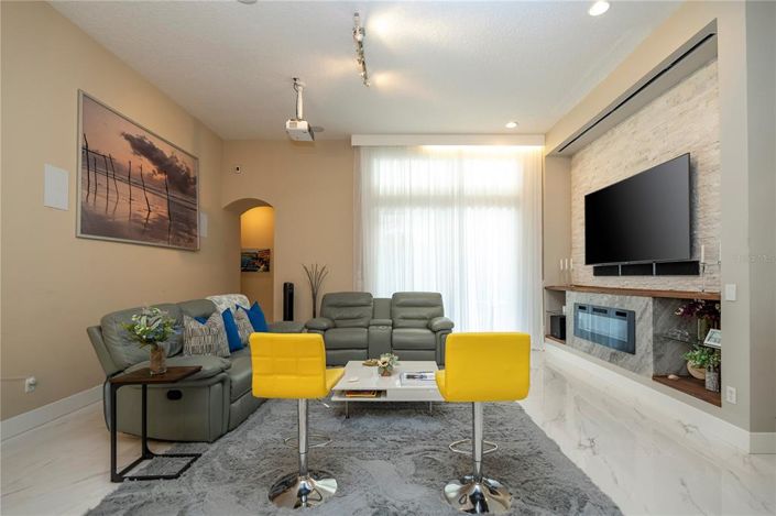 Image No.17-5 Bed House for sale