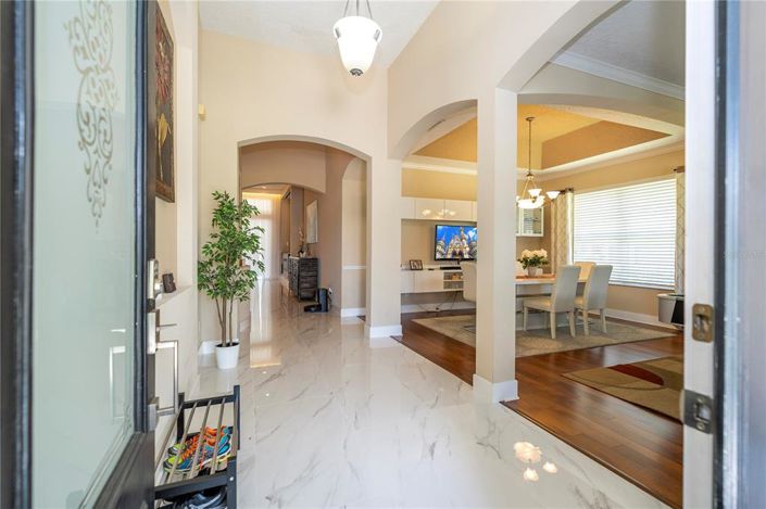 Image No.3-5 Bed House for sale