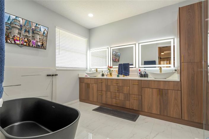 Image No.42-5 Bed House for sale