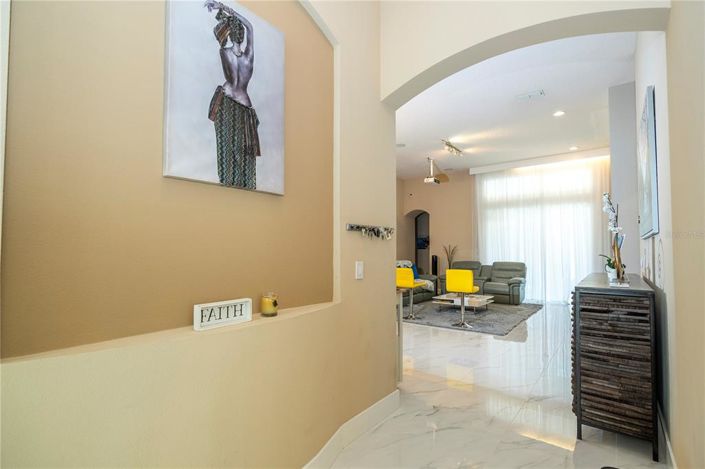 Image No.9-5 Bed House for sale
