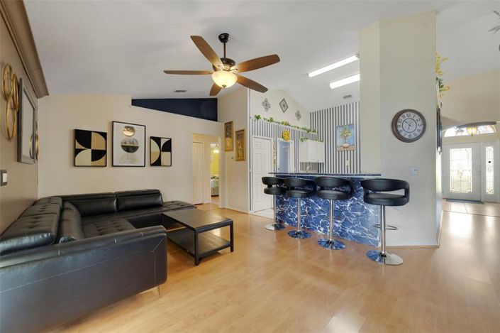 Image No.3-4 Bed House for sale