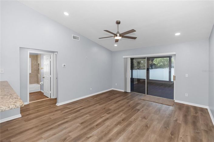 Image No.8-3 Bed House for sale