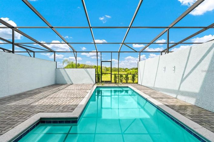 Image No.21-5 Bed Townhouse for sale
