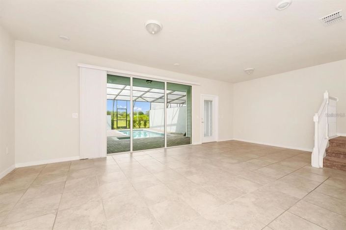 Image No.7-5 Bed Townhouse for sale