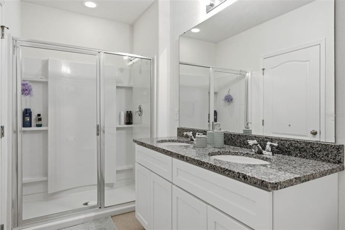 Image No.25-5 Bed Townhouse for sale