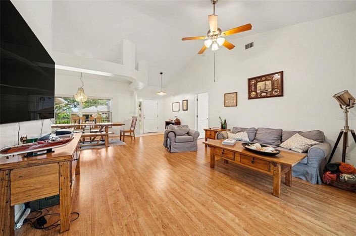 Image No.8-3 Bed House for sale