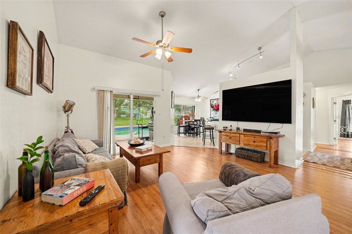 Image No.9-3 Bed House for sale