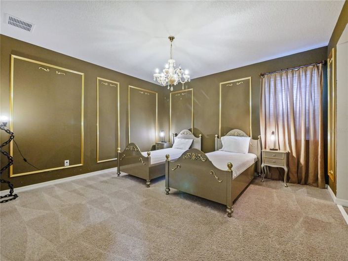 Image No.21-8 Bed House for sale