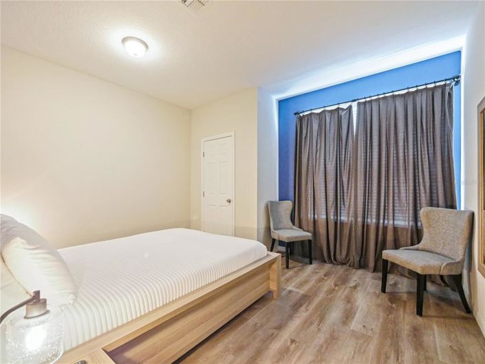Image No.28-8 Bed House for sale