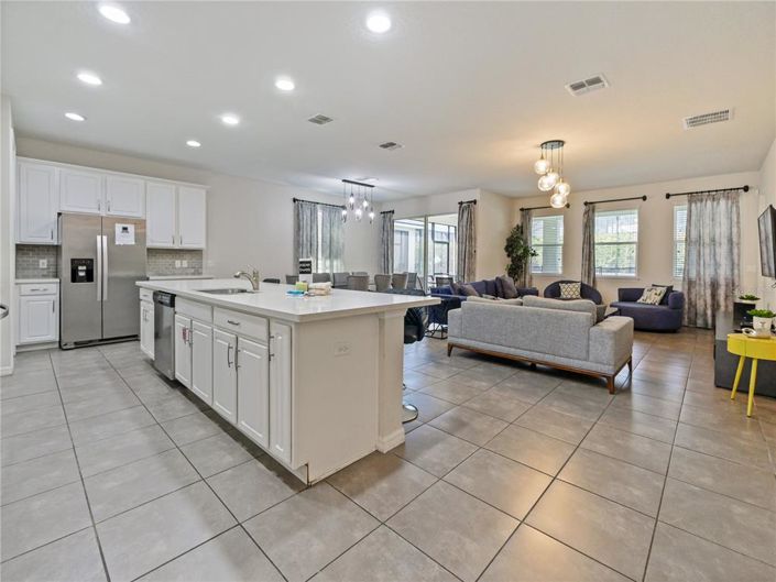 Image No.7-8 Bed House for sale