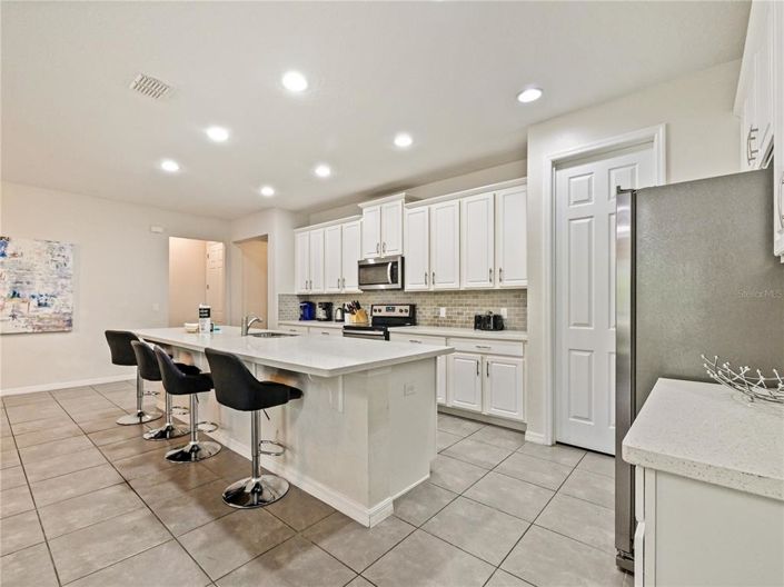 Image No.8-8 Bed House for sale