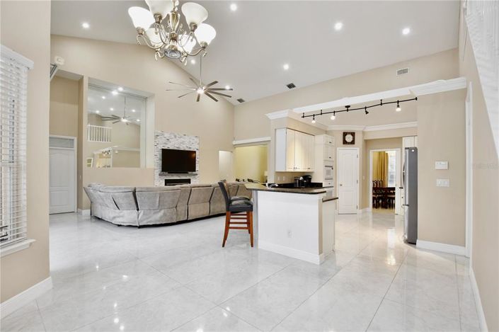 Image No.8-7 Bed House for sale