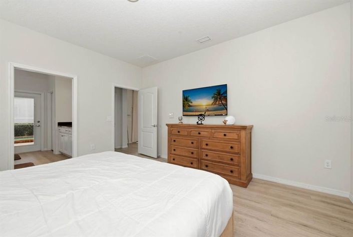 Image No.14-8 Bed House for sale