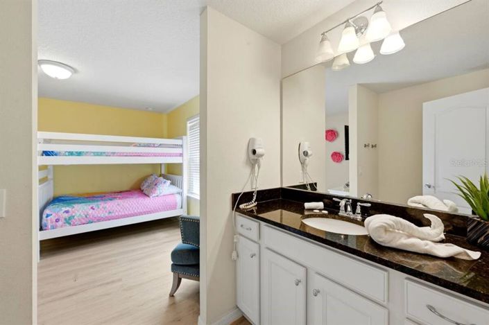 Image No.26-8 Bed House for sale