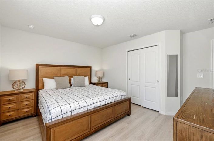 Image No.3-8 Bed House for sale