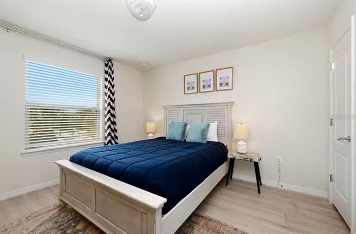 Image No.4-8 Bed House for sale