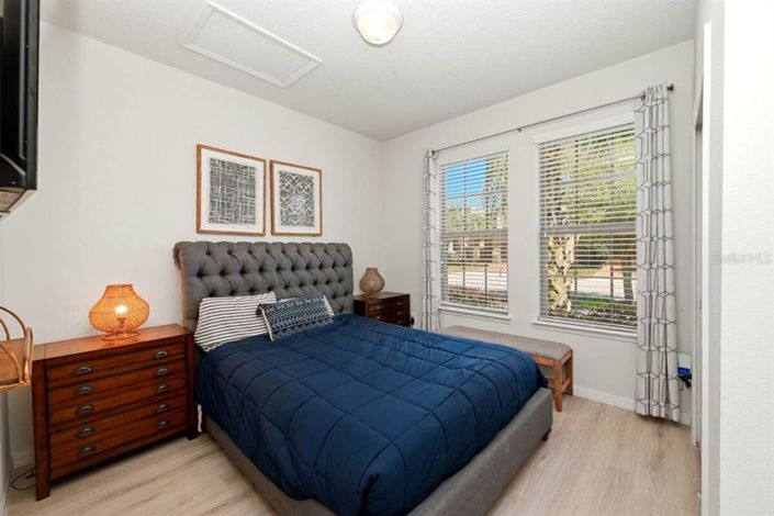 Image No.6-8 Bed House for sale