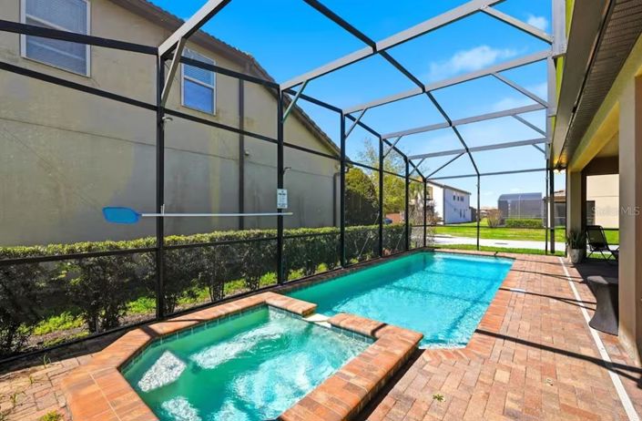 Image No.8-8 Bed House for sale