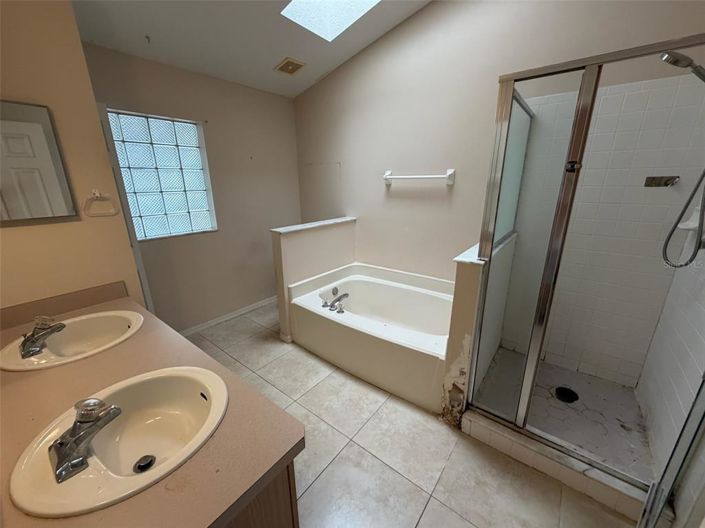 Image No.8-3 Bed House for sale