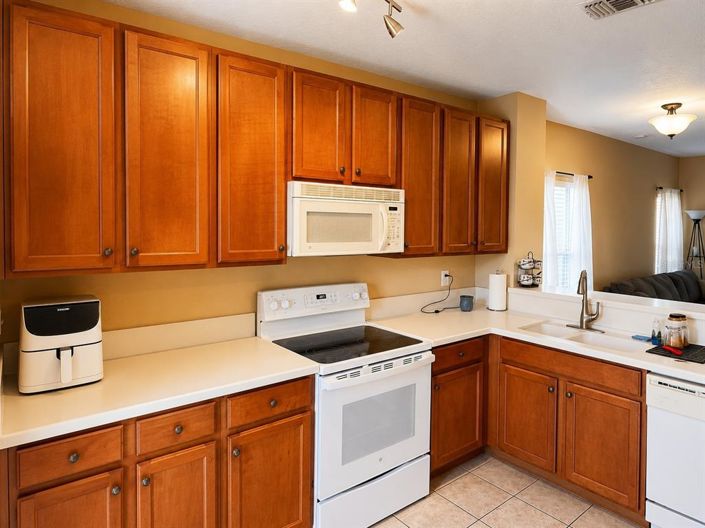 Image No.7-2 Bed Townhouse for sale