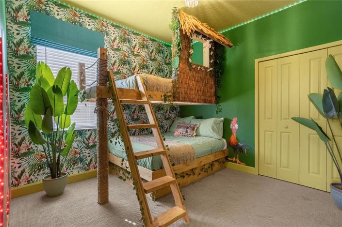 Image No.36-10 Bed House for sale