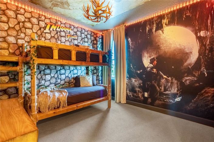 Image No.38-10 Bed House for sale